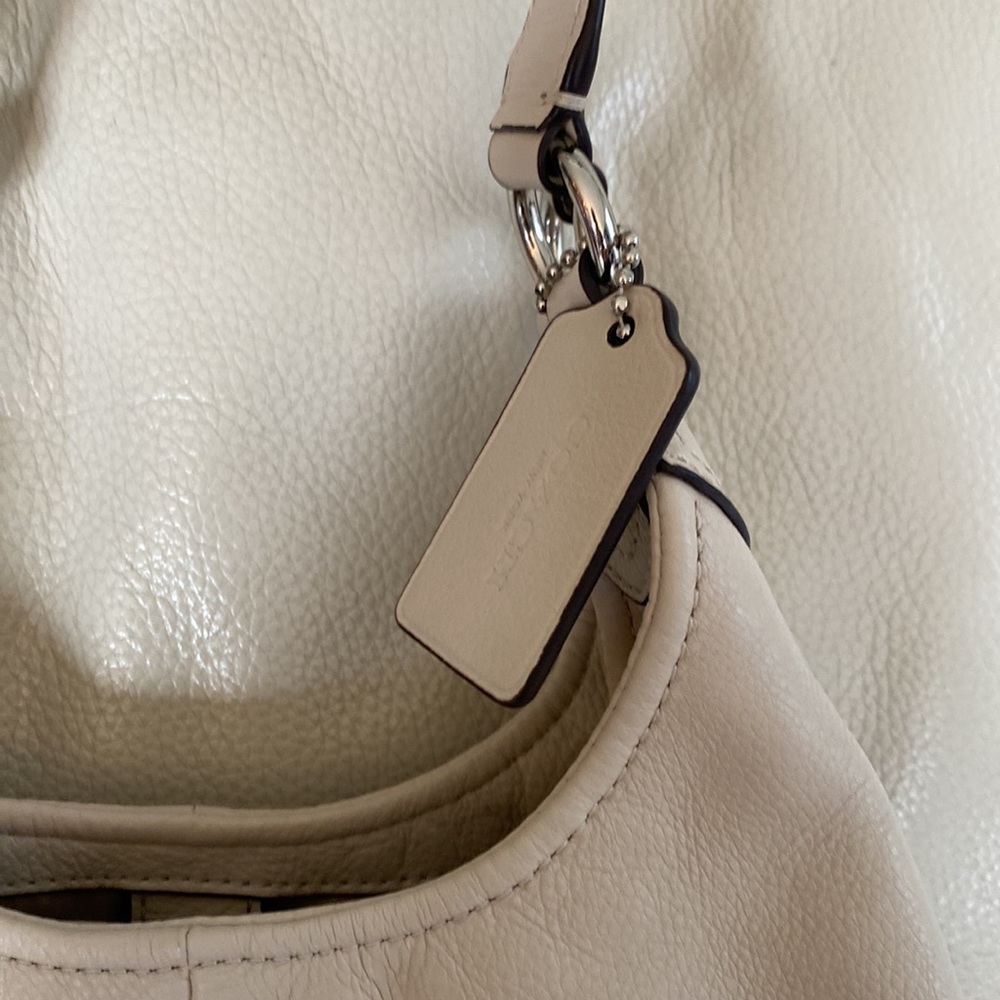 Coach Cream Shoulder Bag - Picture 2 of 13